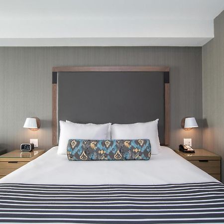 Sandman Signature Ottawa Airport Hotel מראה חיצוני תמונה