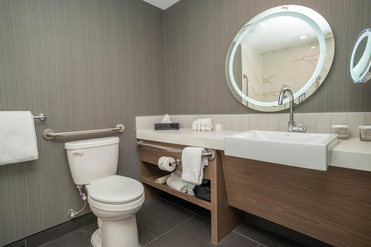 Sandman Signature Ottawa Airport Hotel מראה חיצוני תמונה