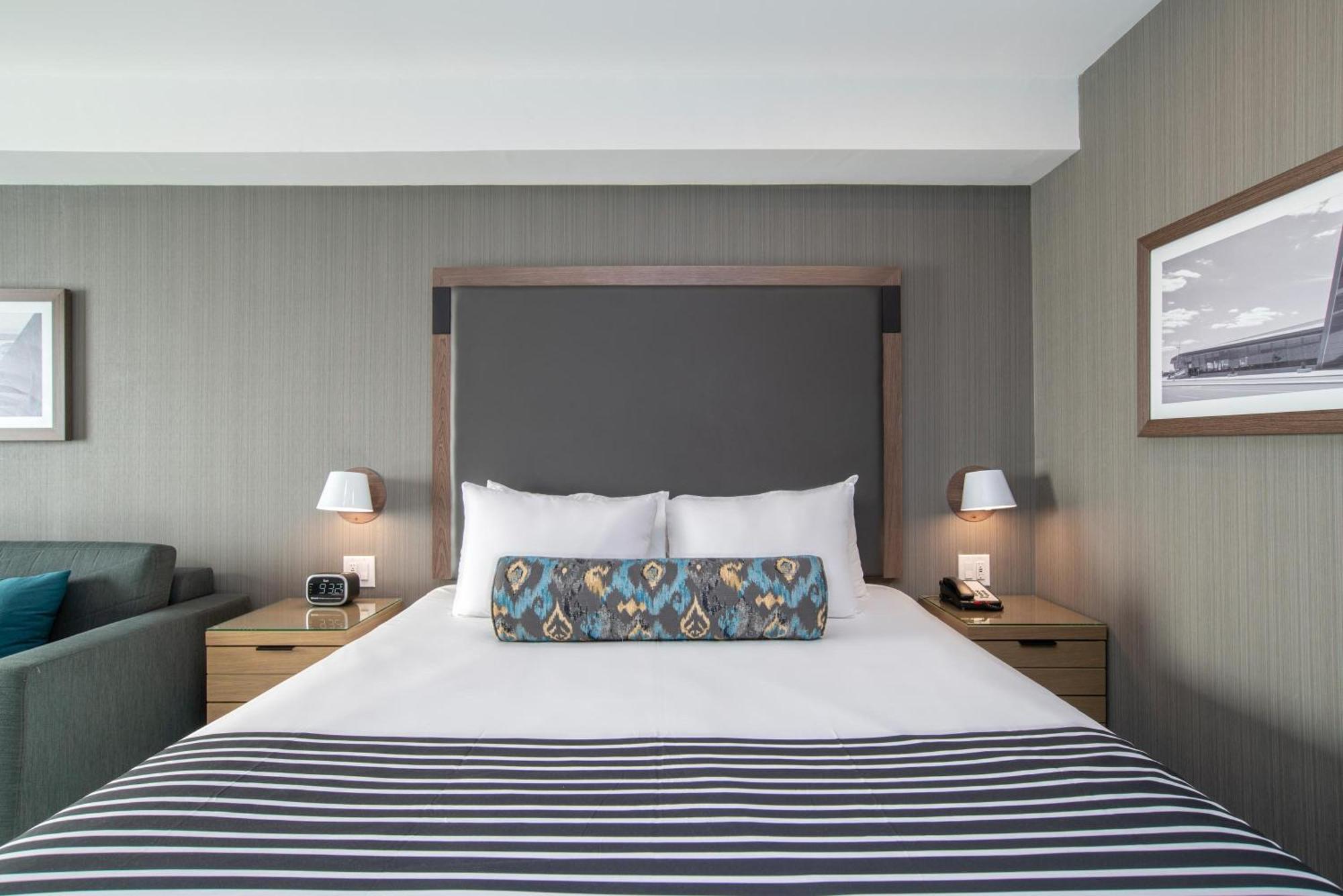 Sandman Signature Ottawa Airport Hotel מראה חיצוני תמונה