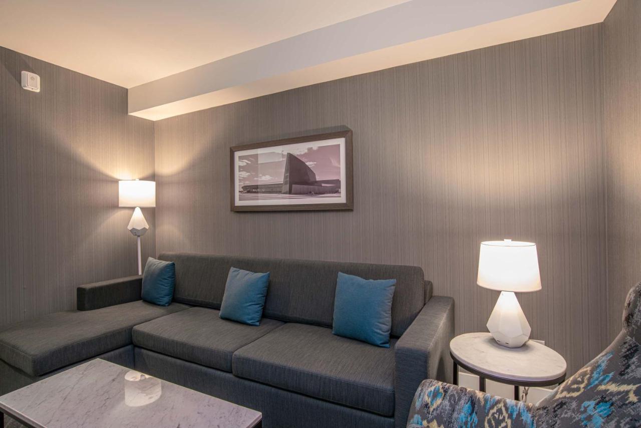 Sandman Signature Ottawa Airport Hotel מראה חיצוני תמונה